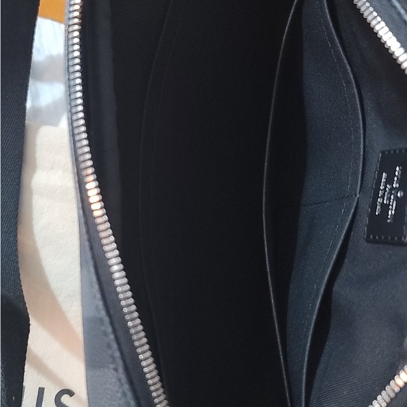 Louis Vuitton Damier Graphite Messenger bag - Picture 4 of 7